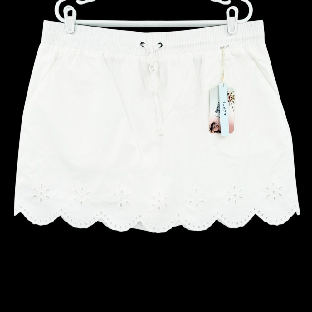 Palm Rio Women's White Skort Size XL Stretch Eyelet Scalloped Hem NWT